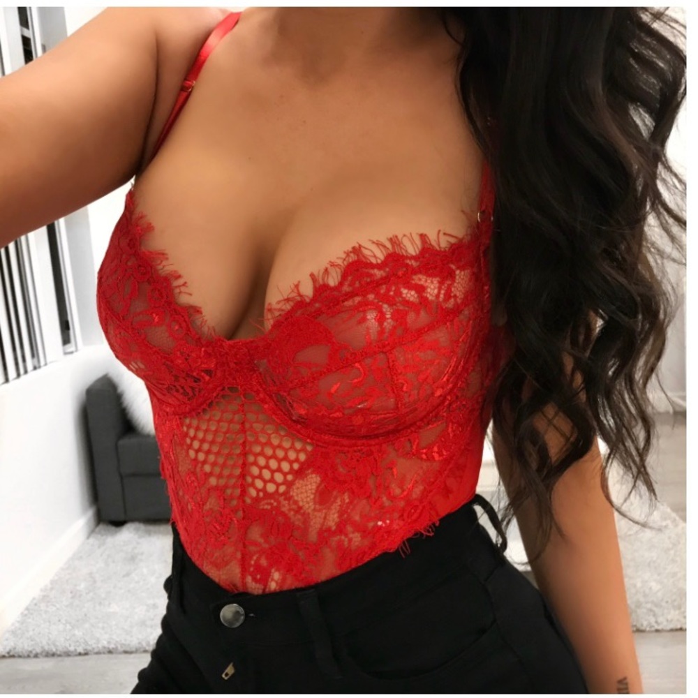 💕RED LACE BODYSUIT💕